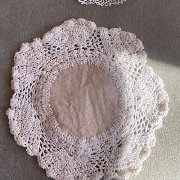 11 Vintage doilies in various shapes and sizes Some have imperfections - Picture 4 of 15